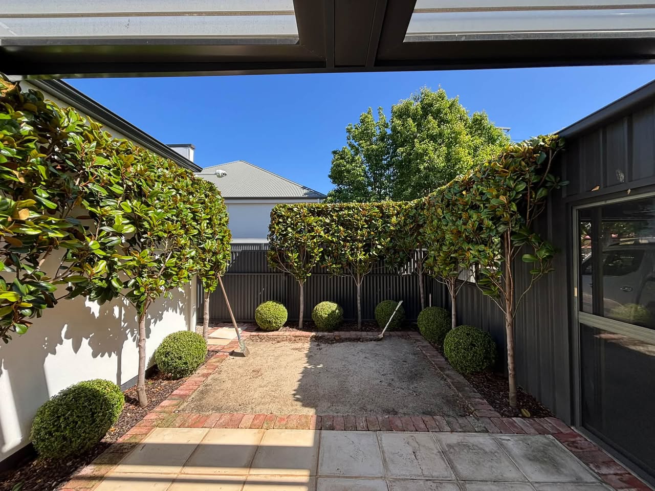 Courtyard paving photo 2